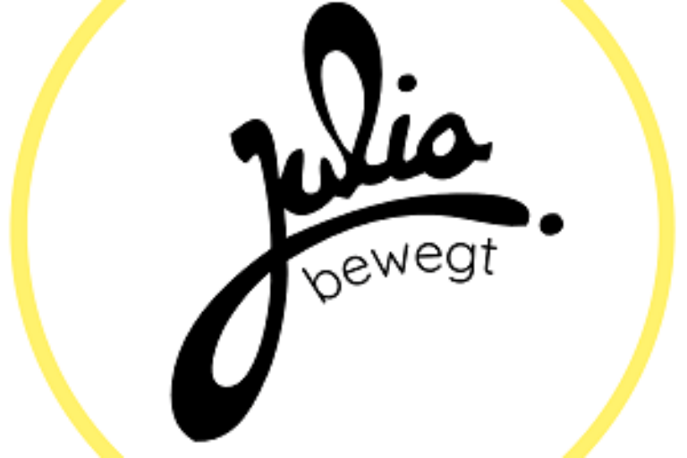 JULIA BEWEGT